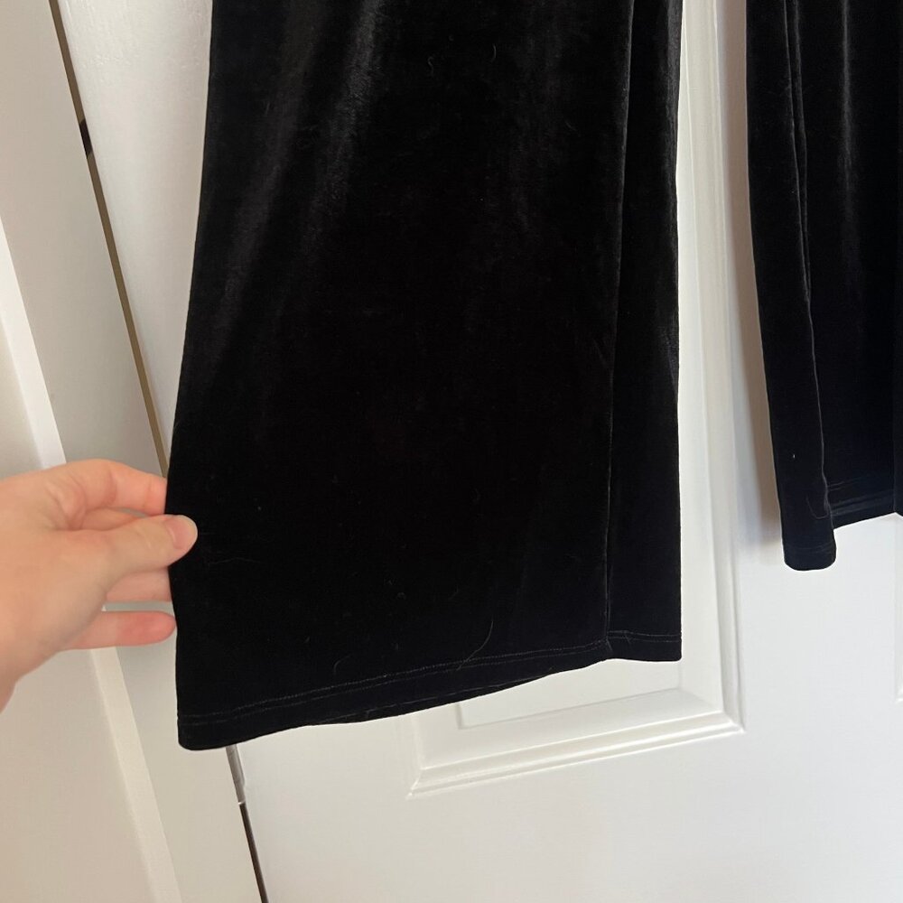 Lulus Black Velvet Wide Leg Jumpsuit Lace Back V‎ Neck Size M NWT - Picture 6 of 9